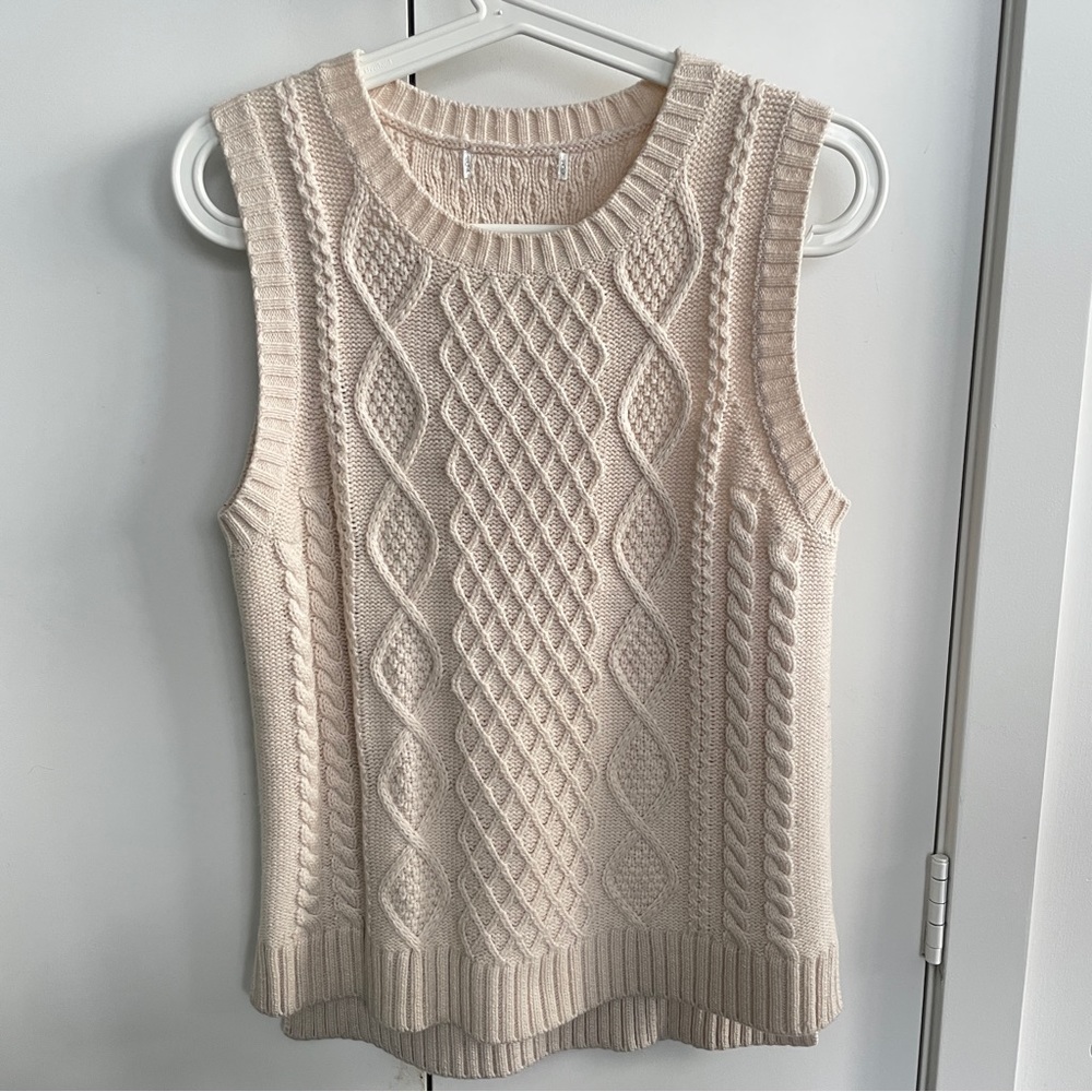 Woman sweater vest